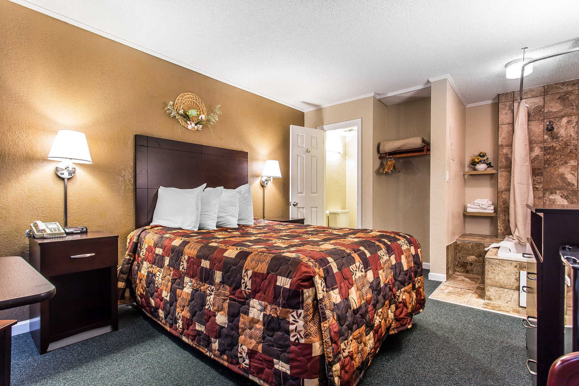 Rodeway Inn & Suites Nags Head Room photo